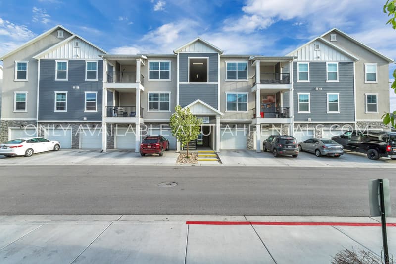 Vineyard Condo: 42 W Silver Springs Dr