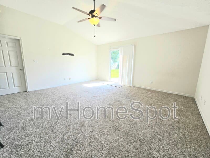 Pensacola House: 2497 Redoubt Ave