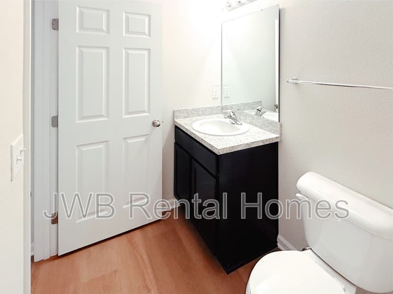 Jacksonville House: 2048 6th St W