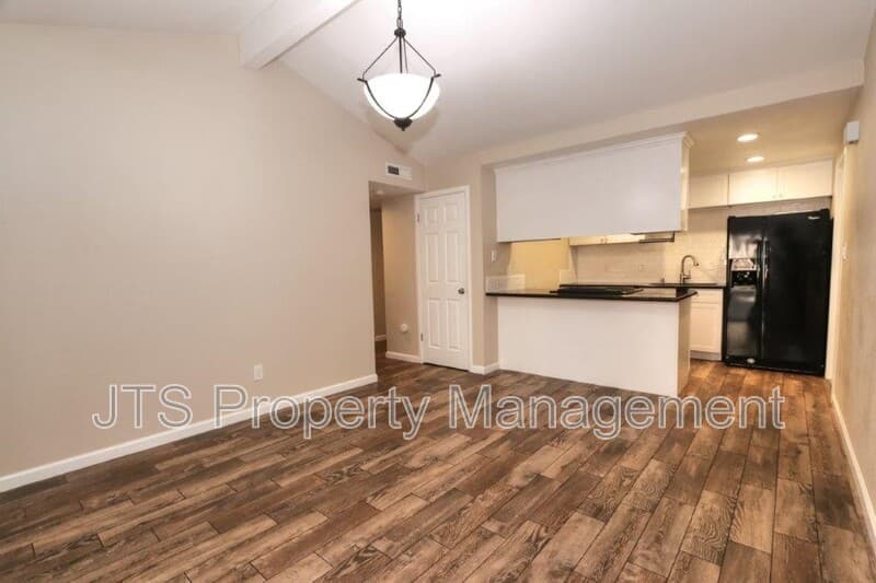 Fair Oaks Condo: 7742 Southcliff Drive
