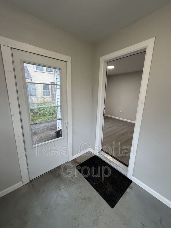 Glenville House: 397 Ballston Rd
