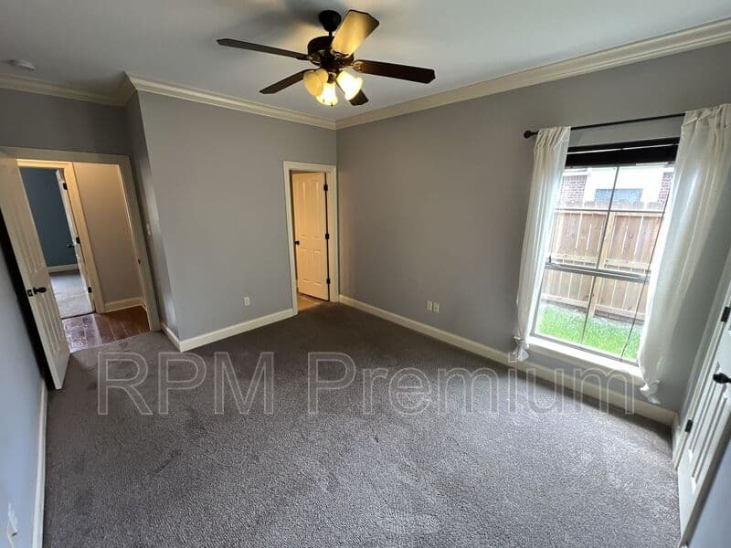 Zachary House: 7335 Oakview Dr.