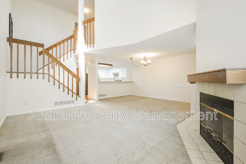 Aurora Townhome: 10041 E Mexico Ave