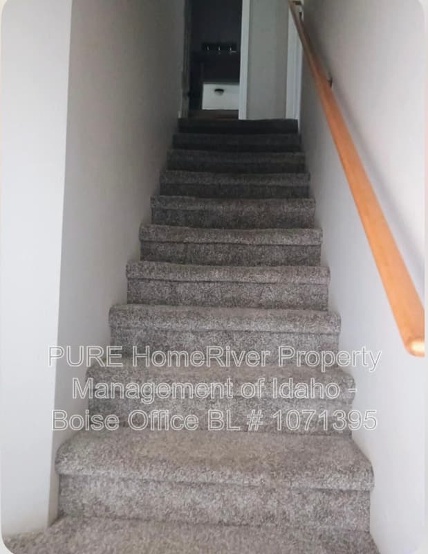 Nampa House: 42 S Sugar Loop Ln