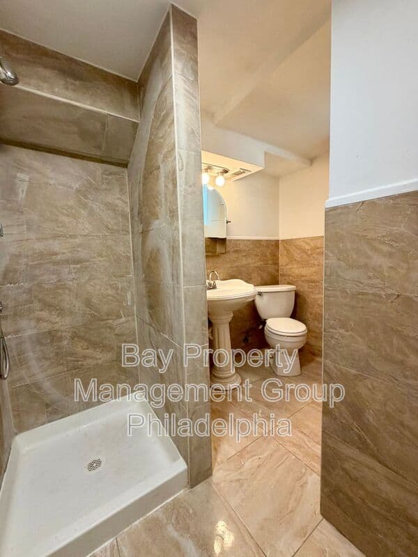Philadelphia House: 1668 E Walnut Ln