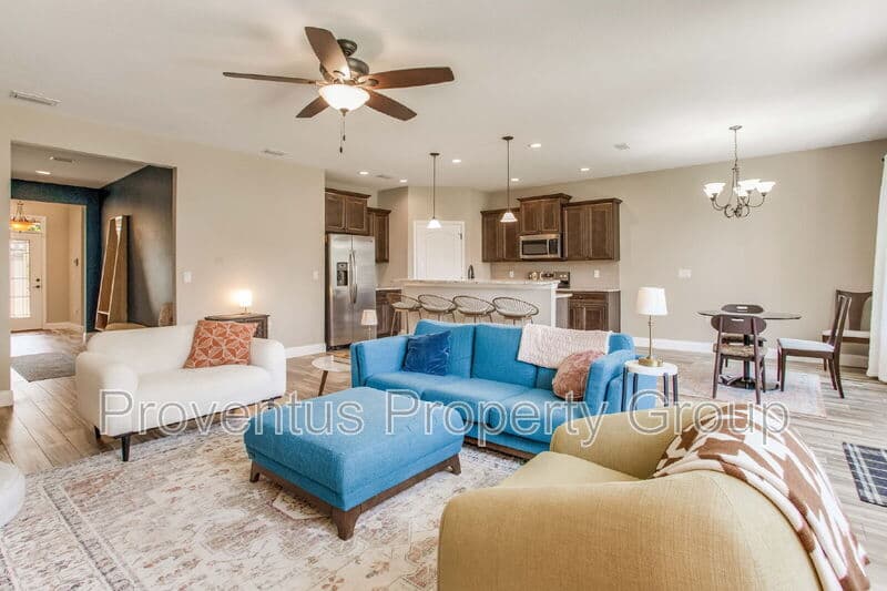 Mary Esther House: 215 Green Dr