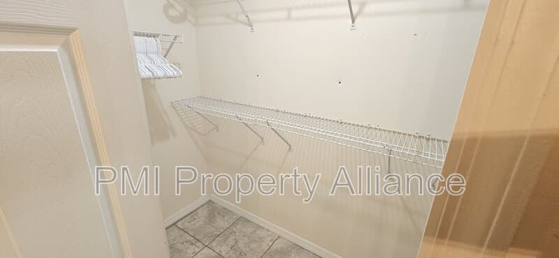 Clermont House: 11649 Crescent Pines Boulevard