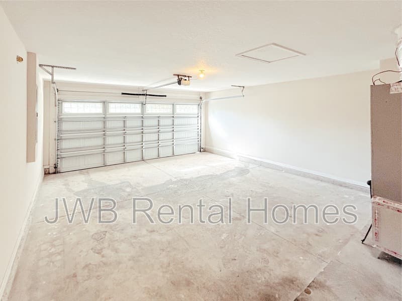 Jacksonville House: 10507 Oak Crest Dr