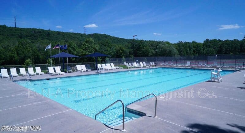Bushkill Condo: 211 Dorchester Dr