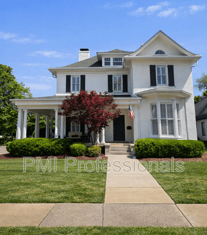 Murfreesboro House: 401 E Main St