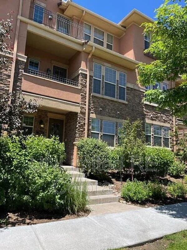Englewood Townhome: 7833 Vallagio Lane