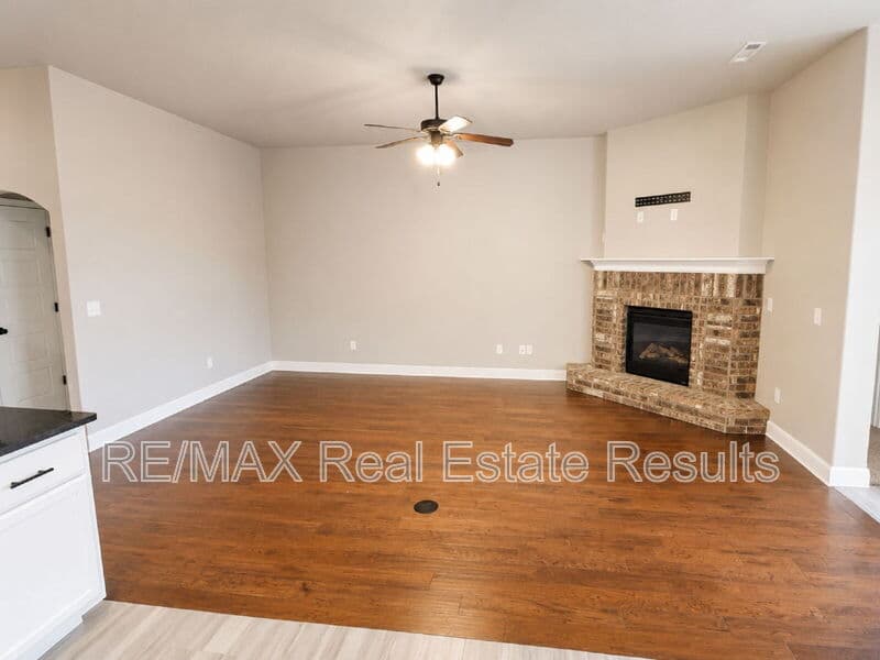 Bentonville House: 511 Melrose Pl