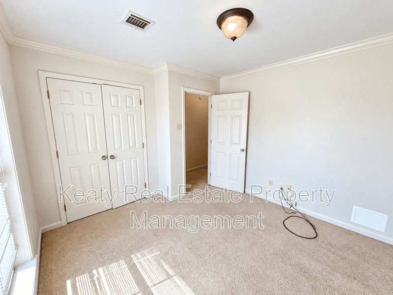 Lafayette House: 507 Lodge Drive