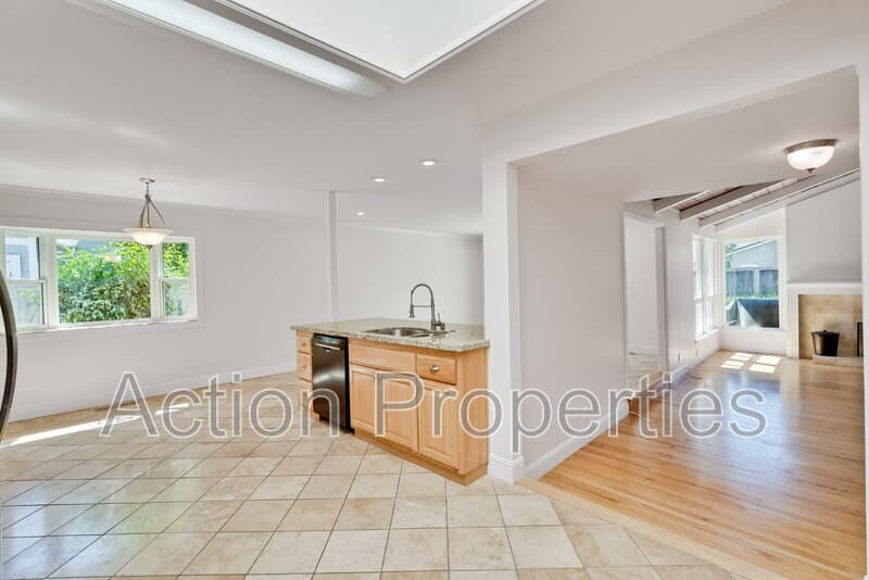 Mountain View House: 3426 Woodstock Lane
