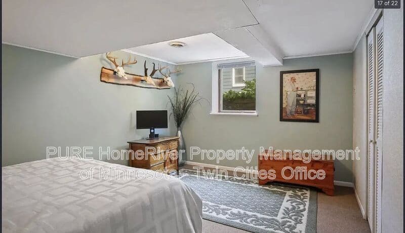 Saint Louis Park House: 1642 Edgewood Ave S