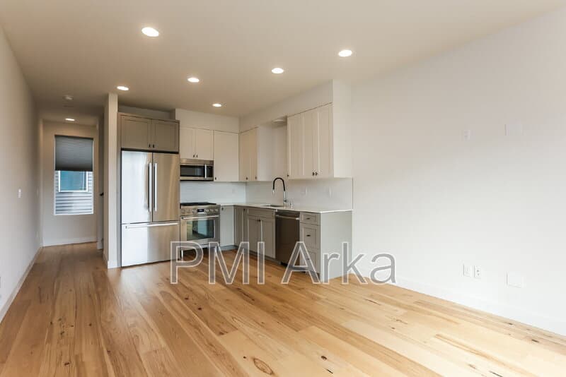 Seattle Townhome: 2441 NW 61st St