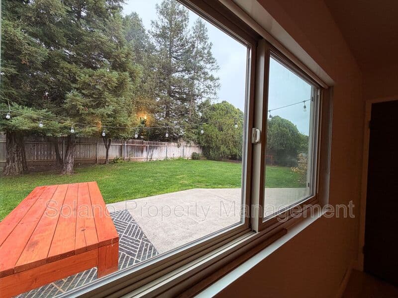 Dixon House: 950 Pembroke Way
