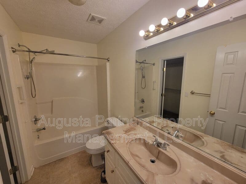 Evans House: 481 Connemara Trl