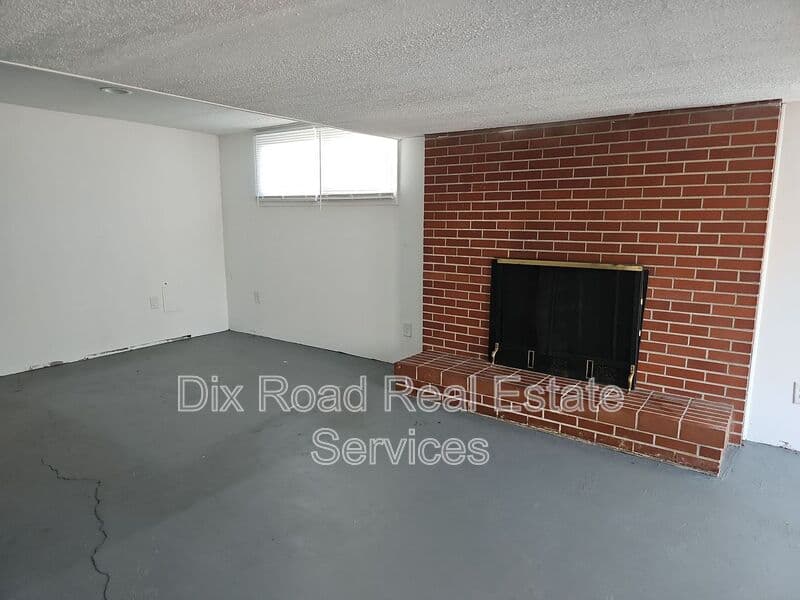 Fairfield House: 1750 North Staunton Drive
