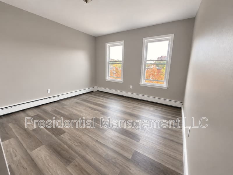 Hartford Condo: 258 Lawrence St