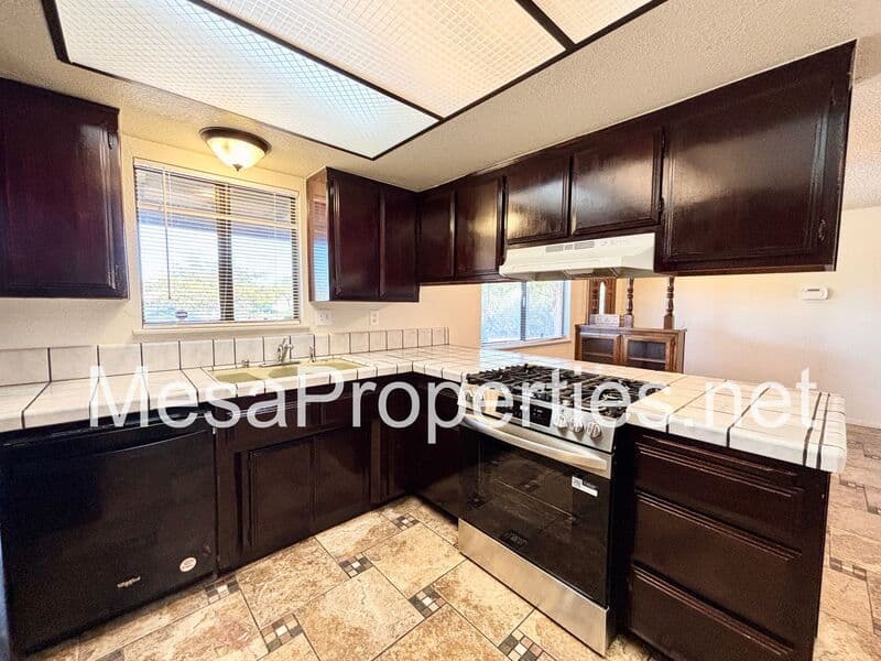 Hesperia House: 15019 Spruce St.