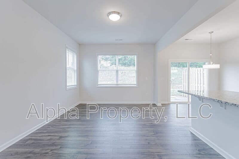 Duncan House: 25 Apricot Ln