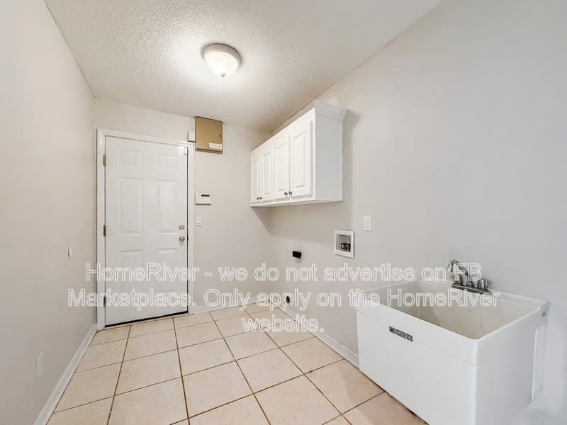 Navarre House: 6609 Codell St
