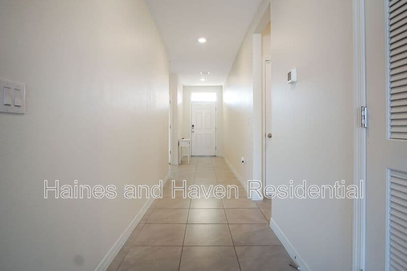 Winter Haven House: 409 Corso Loop