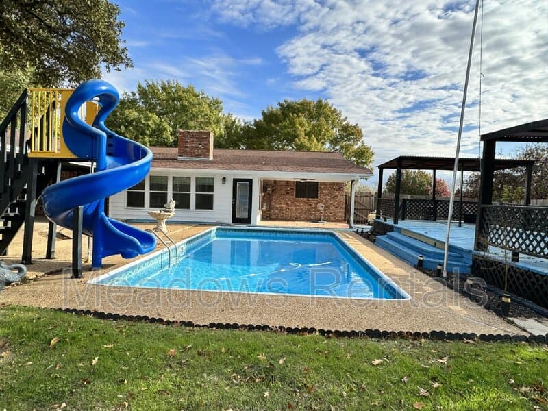 Lorena House: 140 Towne West Drive