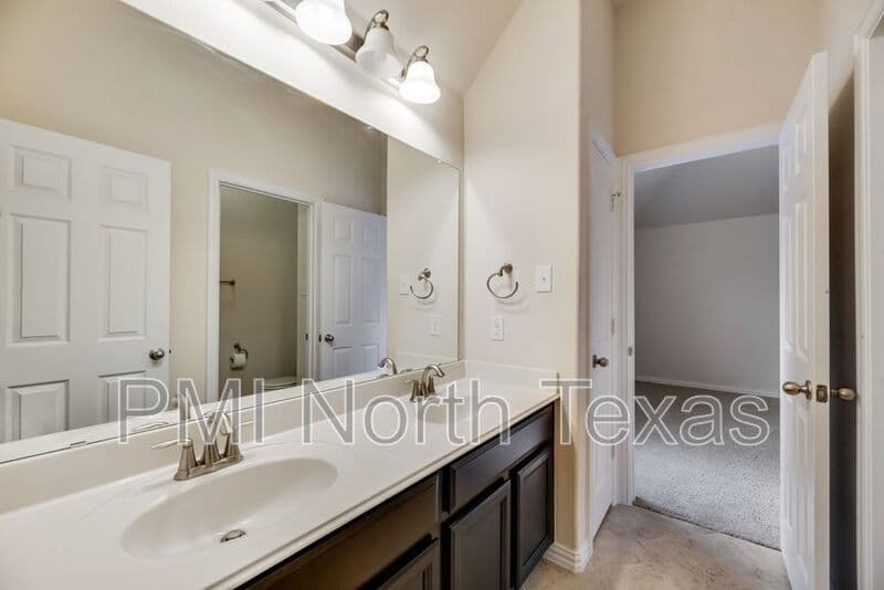 Irving House: 415 San Marcos Dr