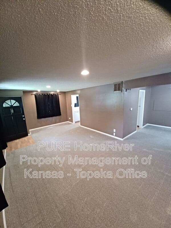 Topeka House: 4227 SW Drury Lane