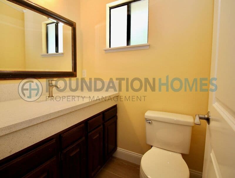 Fairfax House: 93 Live Oak Ave