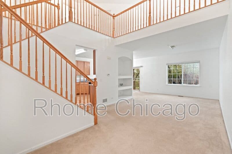 Hoffman Estates House: 6087 Halloran