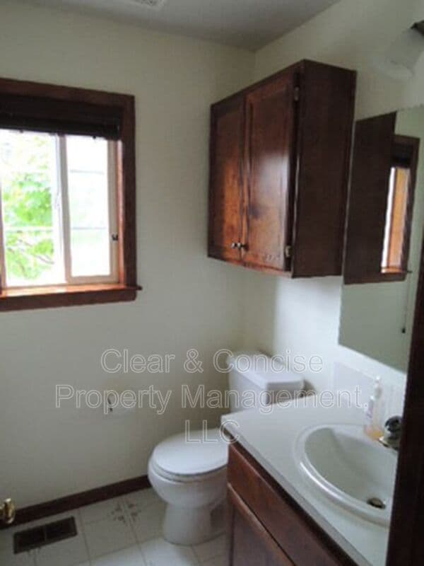 Eugene House: 5216 Cold Springs Way