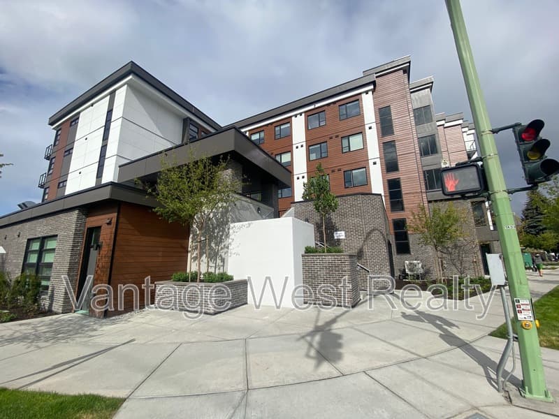 Kelowna Condo: 209-720 KLO Rd