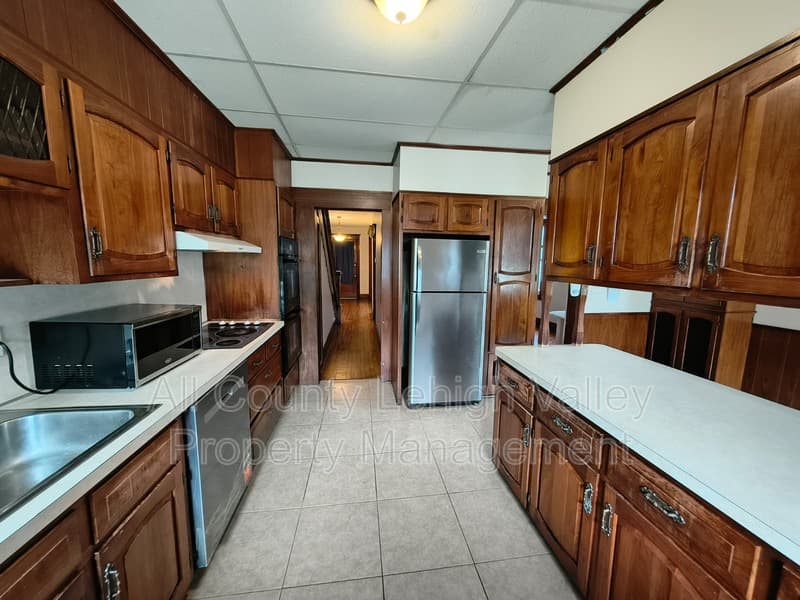 Easton House: 634 Seitz St