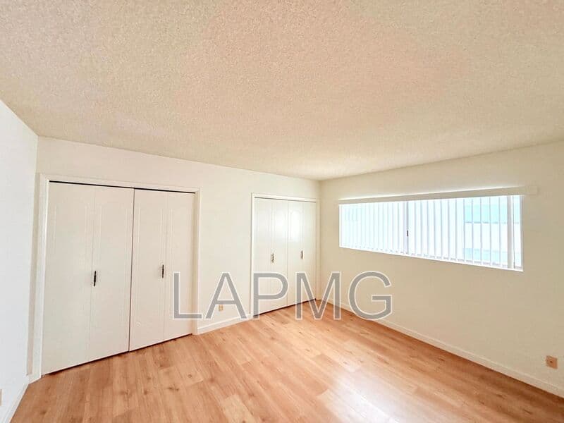 Los Angeles House: 1275 Barry Avenue