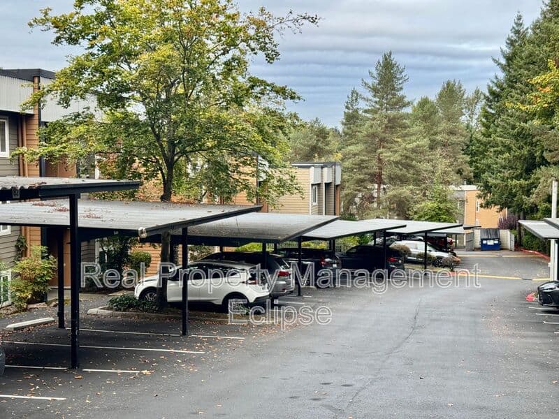 Kirkland House: 746 Kirkland Circle F102