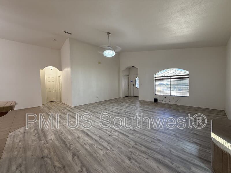 Fort Mohave House: 2060 Mesa Verde Way