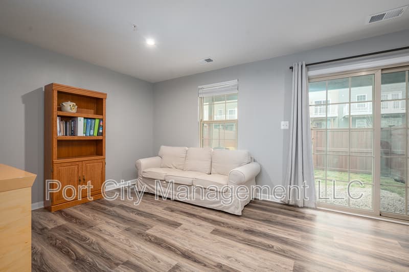Brooklyn Park Townhome: 112 Patapsco Land Way