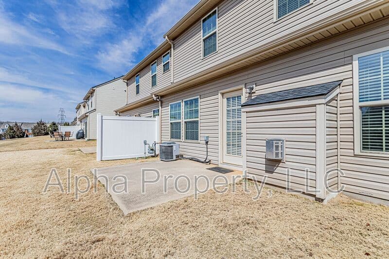 Greer Townhome: 12 Irvington Dr