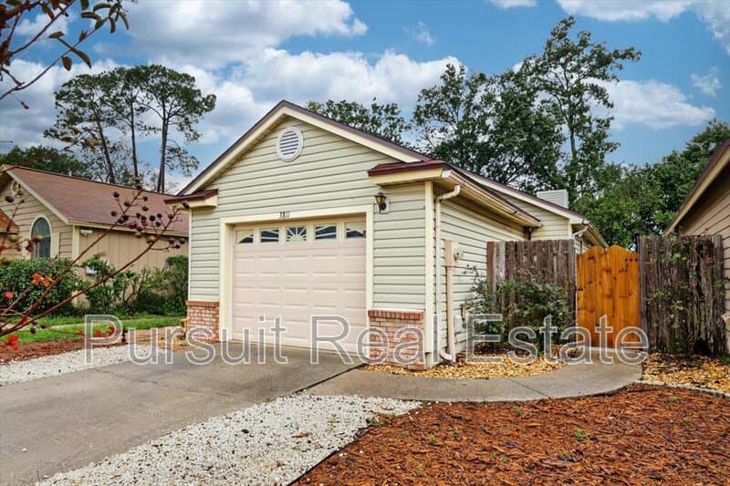 Jacksonville House: 3811 Millpoint Drive