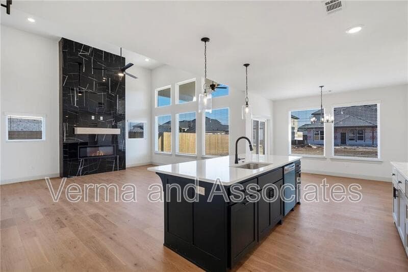 Centerton House: 1231 Mammoth St