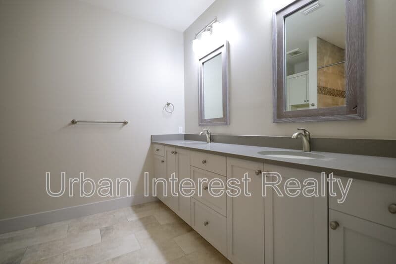 Freeport Townhome: 47 Palm Street