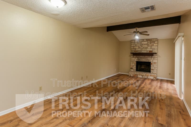 Killeen House: 1120 Royal Crest Dr