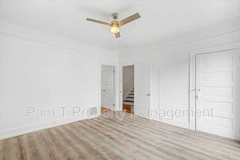 Savannah House: 1118 E Duffy St