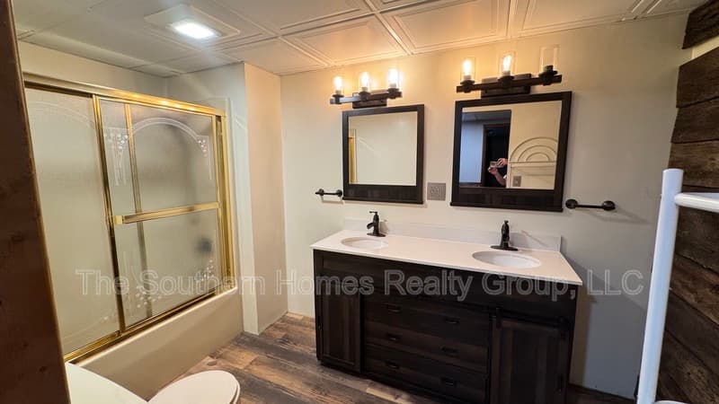Athens House: 1305 Ridgeway Circle