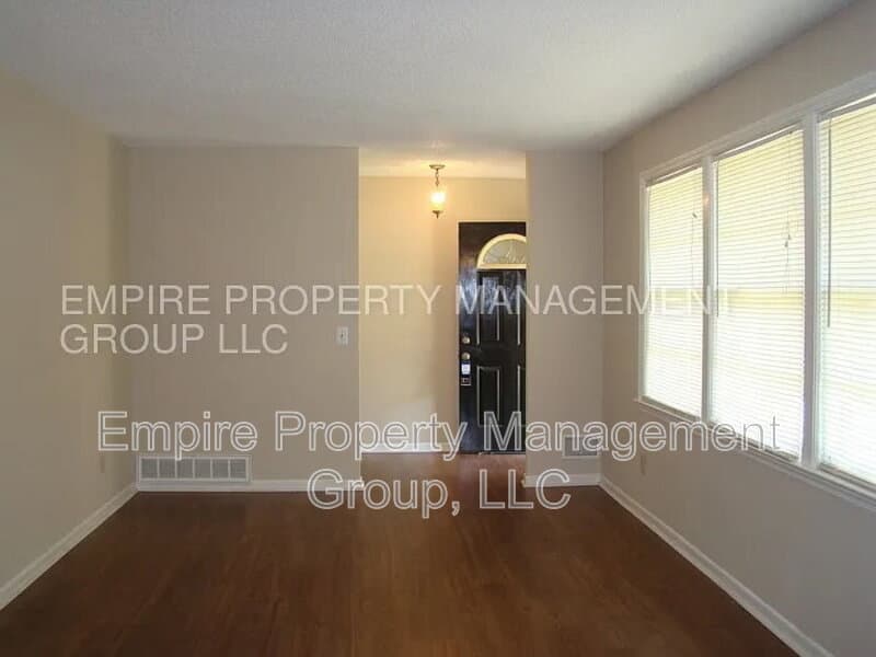 Columbia House: 113 Buckskin Ct