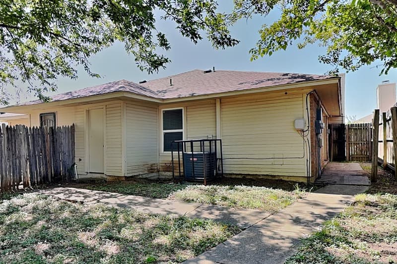 Forest Hill Condo: 3405 Republic Dr