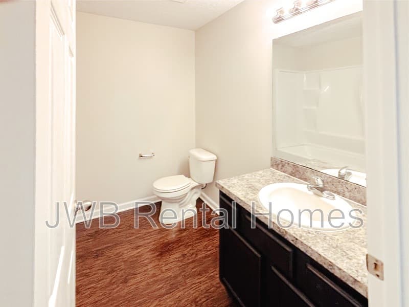 Jacksonville House: 10507 Oak Crest Dr